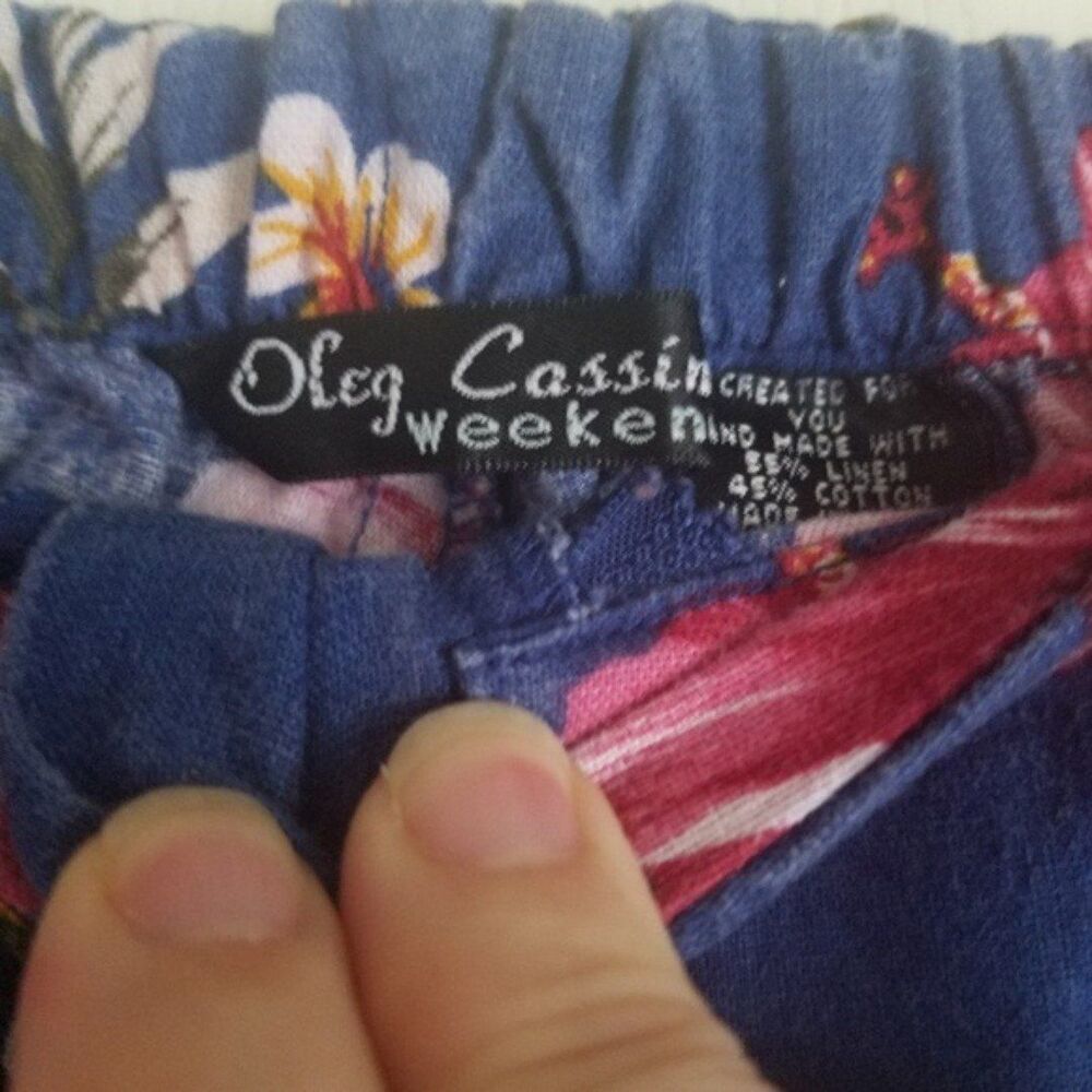 Oleg Cassini Blue Capris with Pink Hibiscus Flowers Size Med - Picture 3 of 7